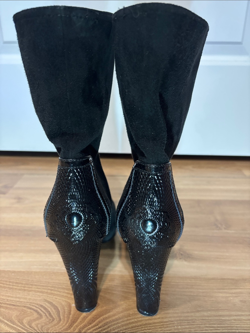 🖤 Elie Tahari Mixed-Media Suede & Reptile Embossed Leather Boots-size 39🖤